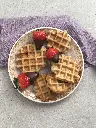 Wafeltjes met verse aardbeien.webp