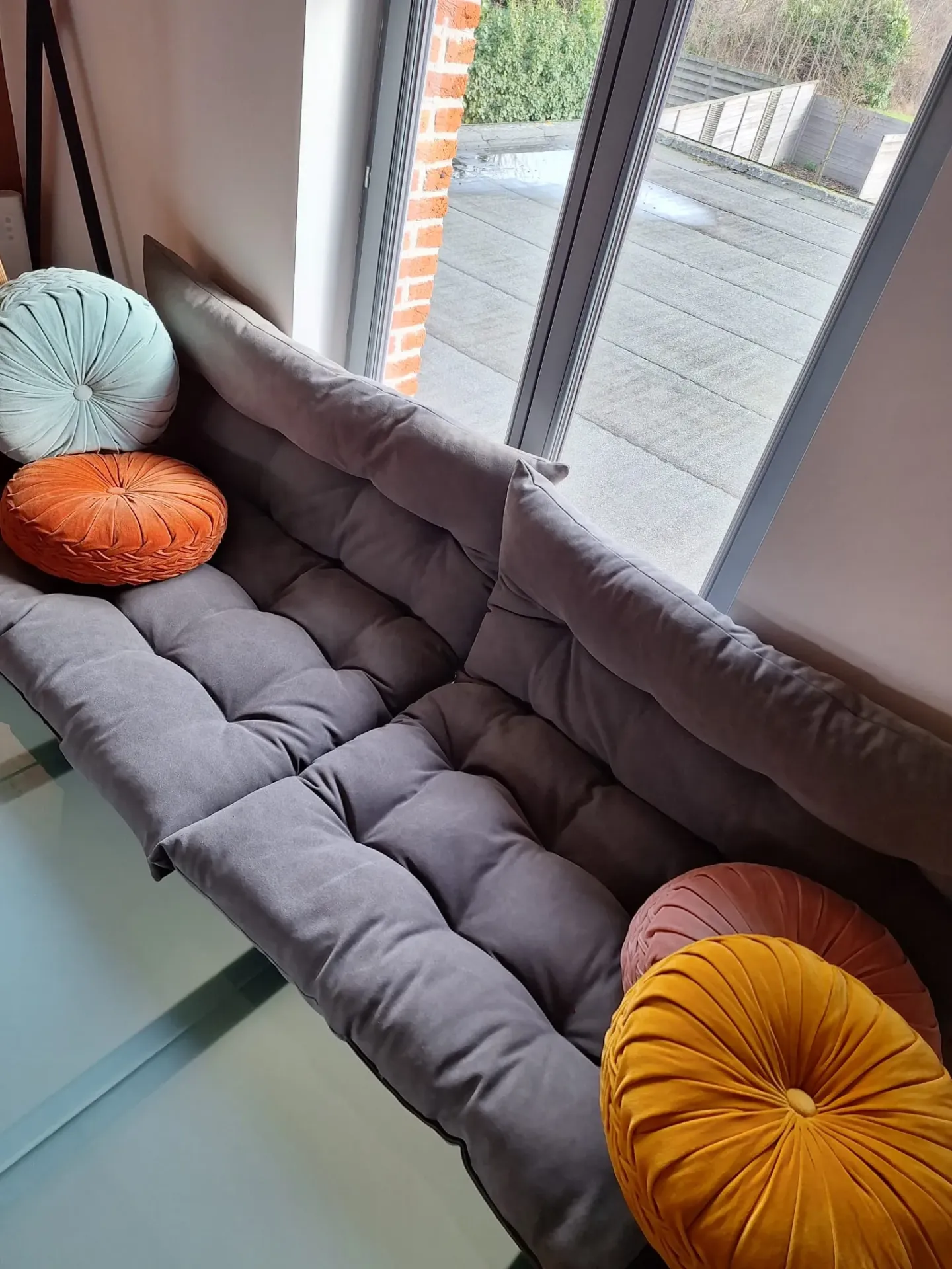 Set van twee grote zitkussens taupe