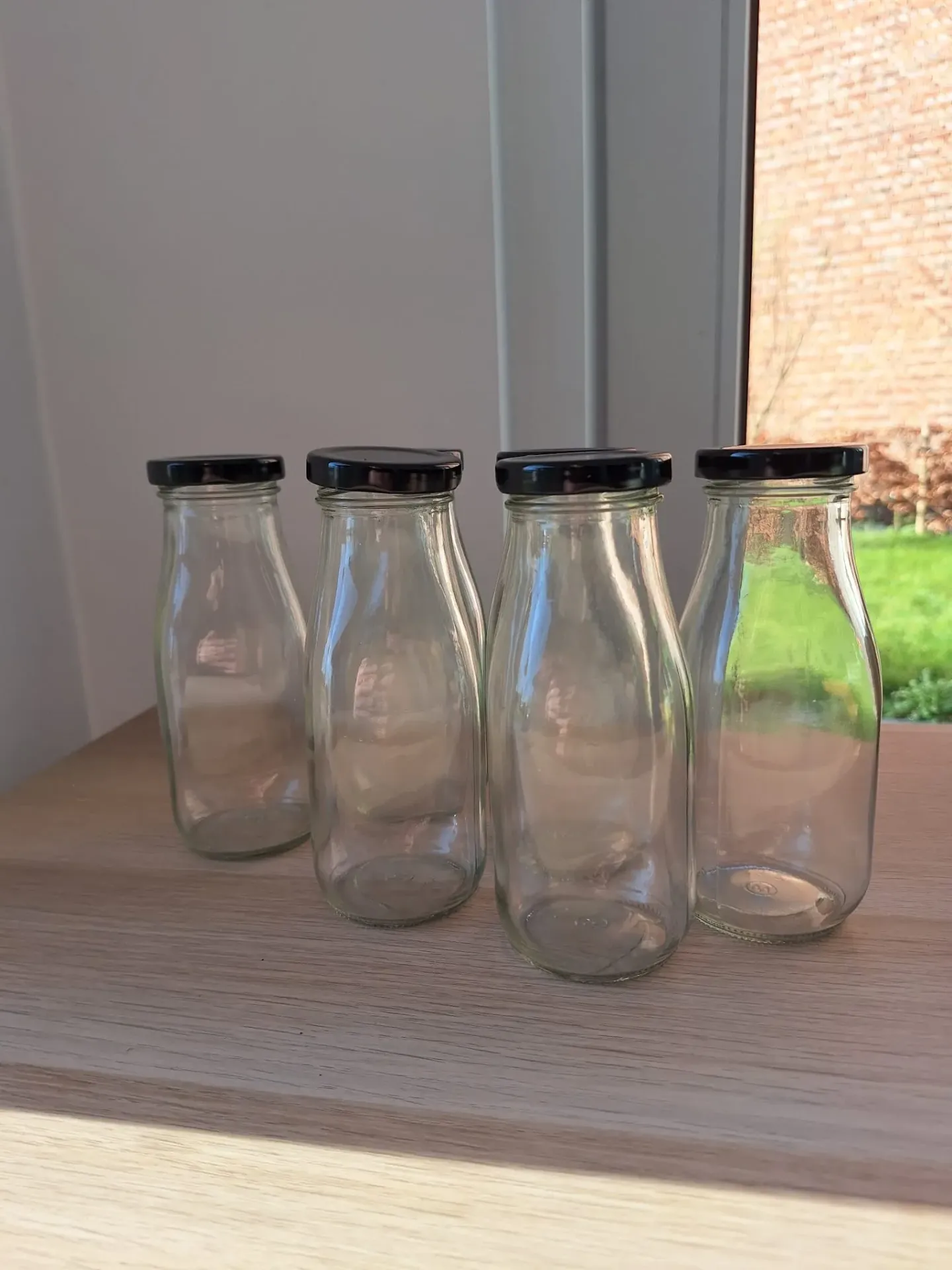 Set van 15 glazen flesjes met deksel